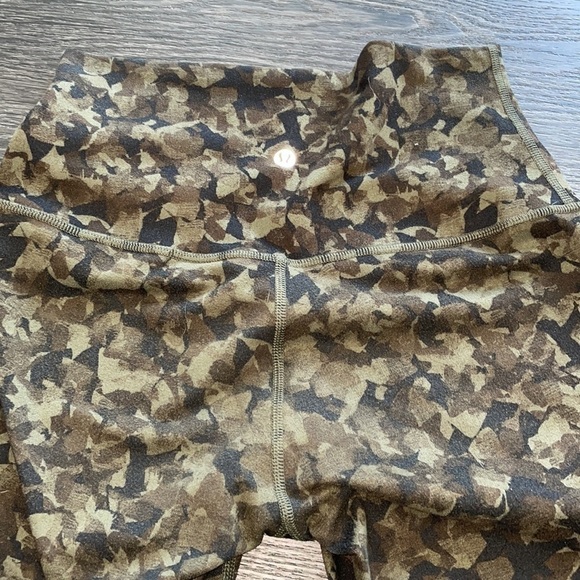 Sz4/6 Lululemon Wunder Under Roll Down Pant in Mystic Jungle VGUC - Picture 10 of 12